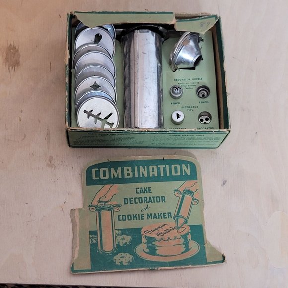 MCM Cake Decorator and Cookie Maker Complete With Original Box Has Wear - Picture 2 of 14